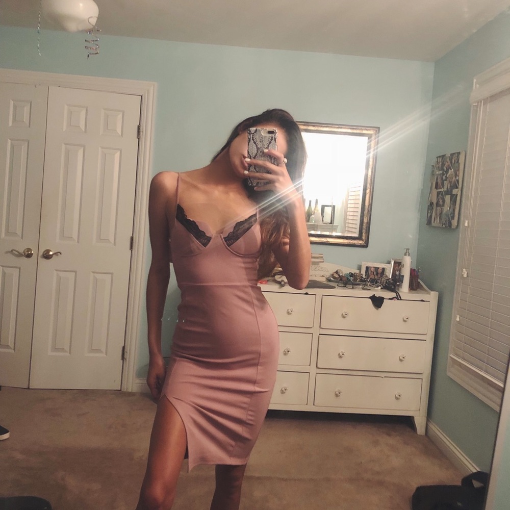 NWT Mura Mauve Midi Dress